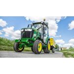 John Deere 3046R s kabínou