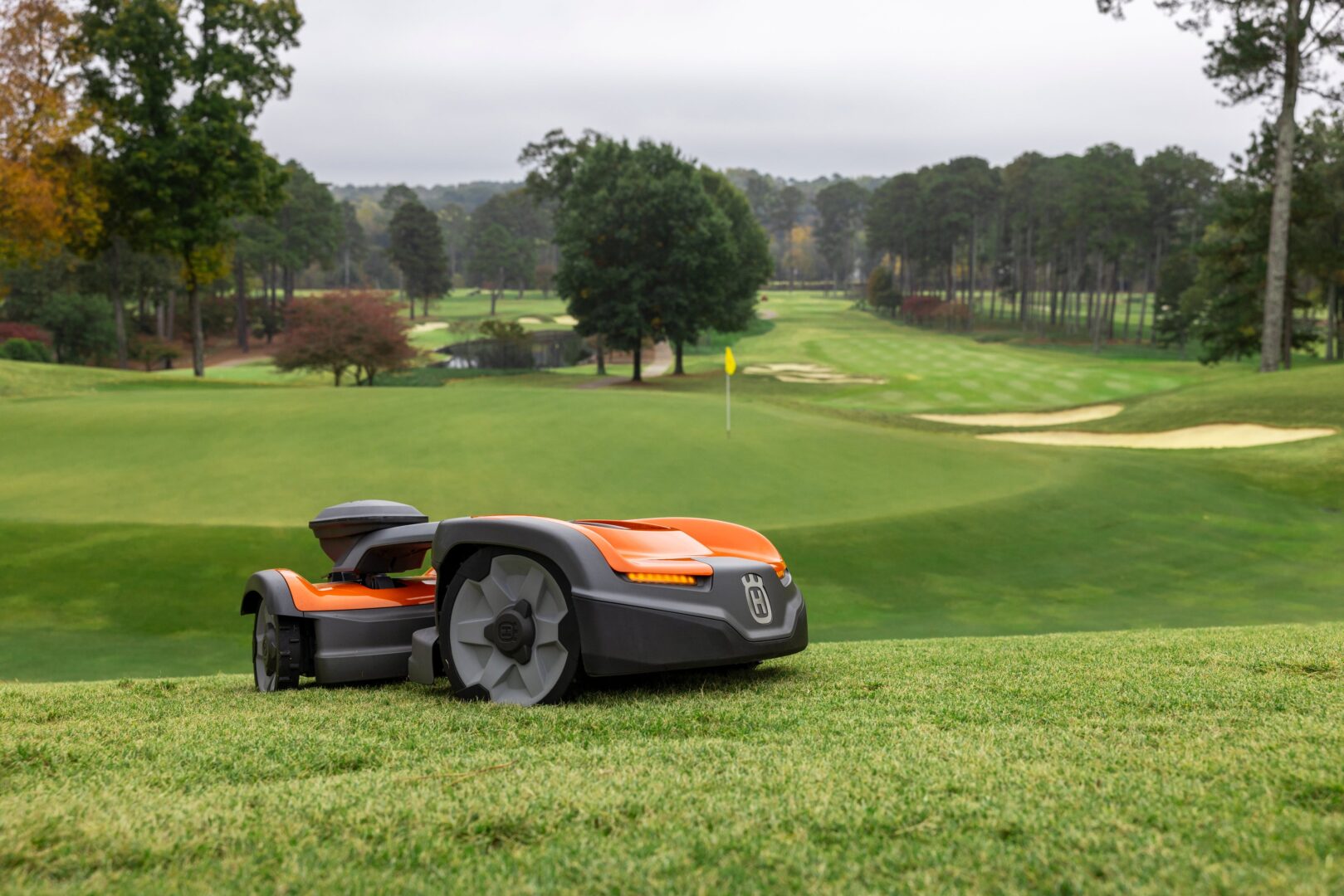 profesionálna robotická kosačka HUSQVARNA AUTOMOWER® 535 AWD EPOS™