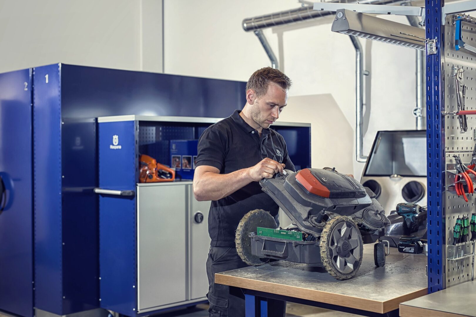 Servis Husqvarna Automower – Servisný balík 2 Servis Husqvarna Automower Servisny Balik 2 1699567246