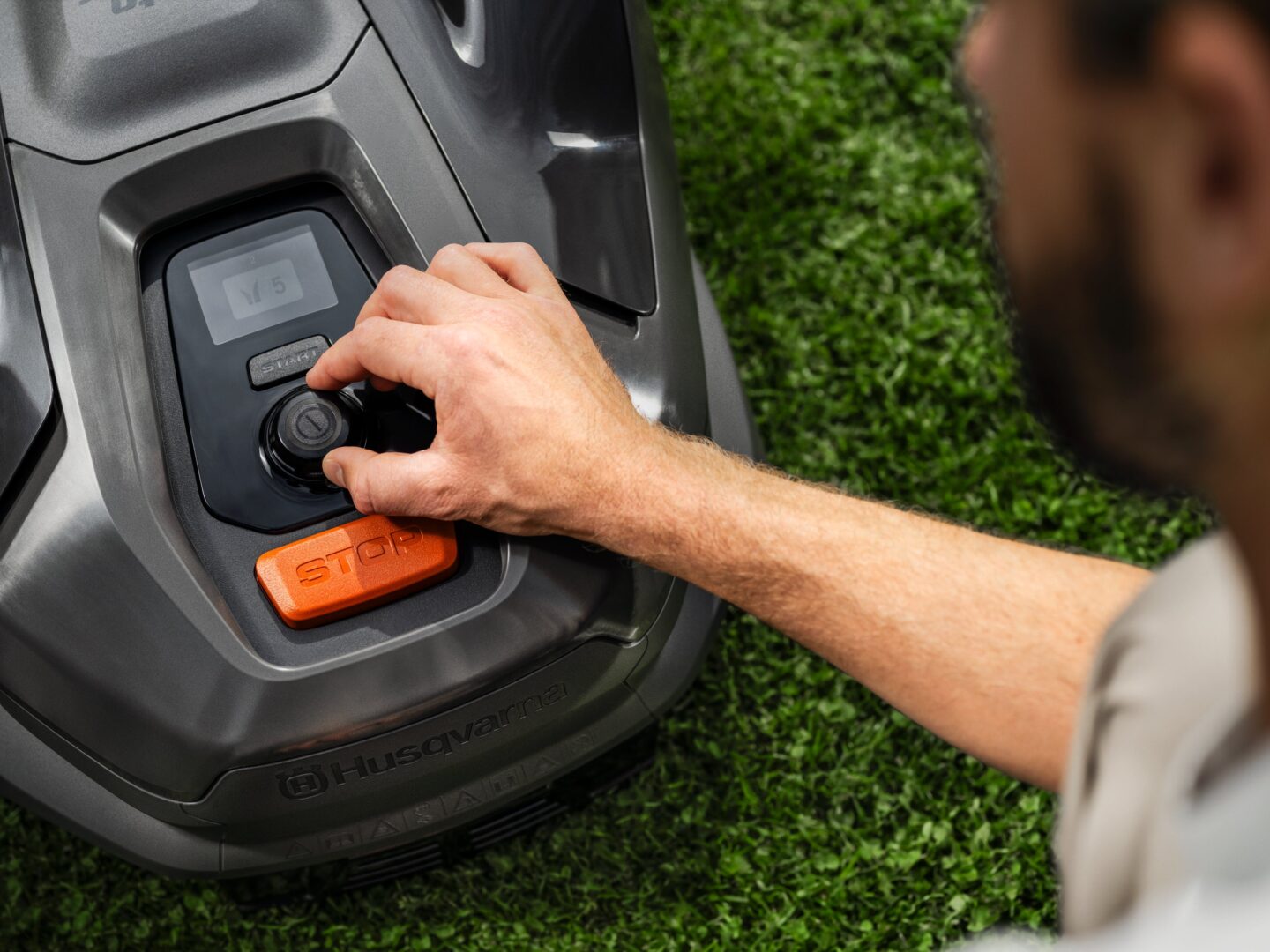 robotická kosačka HUSQVARNA AUTOMOWER® 410VE NERA